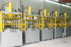 四柱液壓機液壓馬達增速不高,輸出扭矩